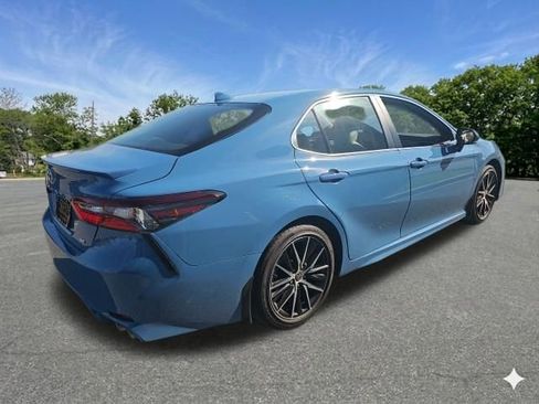 Used 2023 Toyota Camry SE w/ Cold Weather Package FWD image 7