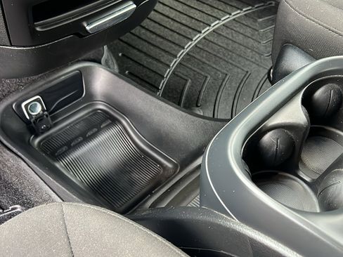 Used 2023 Chrysler Pacifica Touring image 19