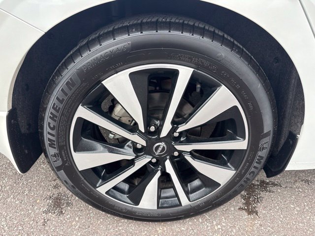 Certified 2025 Nissan Sentra SV w/ SV Premium Package FWD image 35
