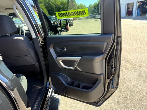 Used 2021 Nissan Titan SV w/ SV Convenience Package image 19