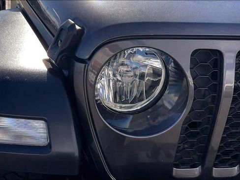 Used 2023 Jeep Gladiator Sport AWD/4WD image 32
