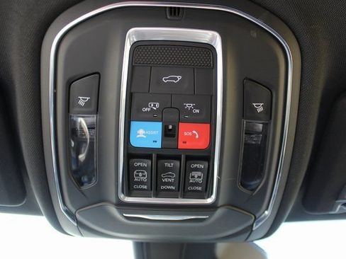 Used 2022 Jeep Grand Cherokee Trailhawk w/ Luxury Tech Group III image 29