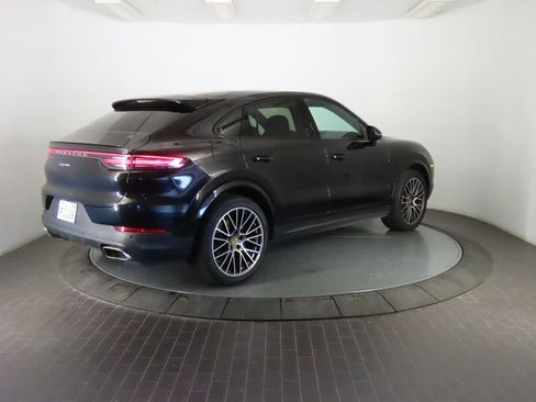 Certified 2023 Porsche Cayenne Coupe AWD/4WD image 7