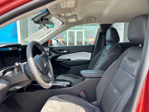 Used 2024 Chevrolet Trax LT FWD image 9
