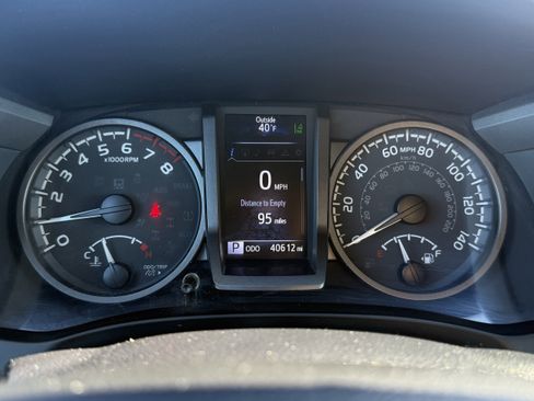 Used 2022 Toyota Tacoma TRD Sport image 17