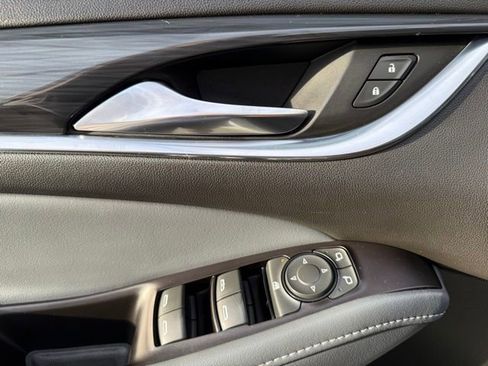 Used 2020 Buick Enclave Essence image 16