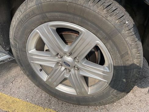 Used 2019 Ford Expedition Max XLT w/ Equipment Group 202A AWD/4WD image 5
