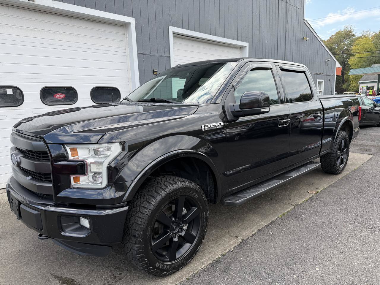 Used 2015 Ford F150 Lariat w/ Equipment Group 502A Luxury AWD/4WD image 1