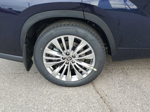 New 2026 Toyota Highlander Platinum AWD/4WD image 5