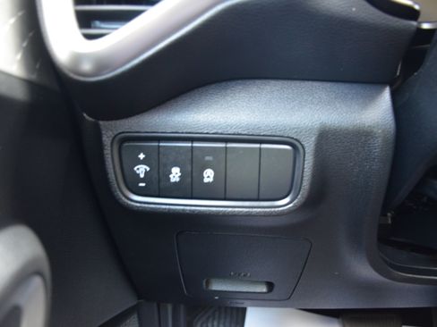 Used 2025 Kia Soul LX w/ LX Technology Package FWD image 45