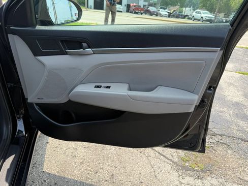 Used 2017 Hyundai Elantra Limited w/ Limited Ultimate Package 05 FWD image 18