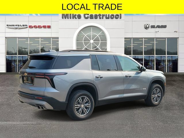 Used 2025 Chevrolet Traverse LT w/ Driver Confidence Package FWD image 4