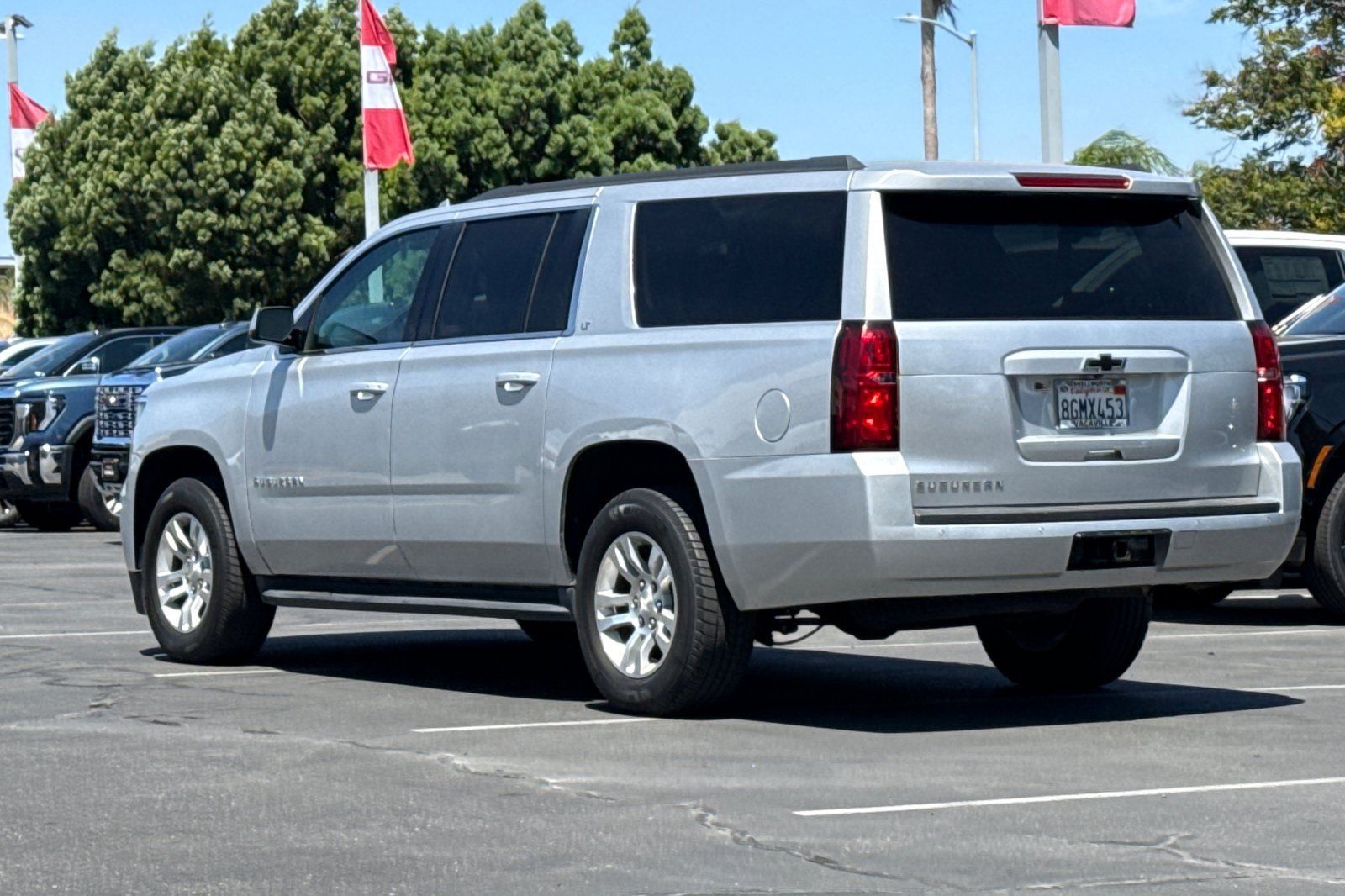 Used 2019 Chevrolet Suburban LT w/ Luxury Package AWD/4WD image 7