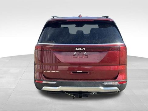Used 2022 Kia Carnival SX image 2