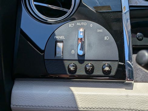 Used 2015 Rolls-Royce Ghost RWD image 18