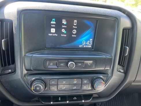 Used 2018 Chevrolet Silverado 1500 Custom w/ Custom Convenience Package AWD/4WD image 24