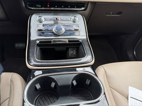 Used 2022 Lincoln Nautilus FWD w/ Premium Package image 25