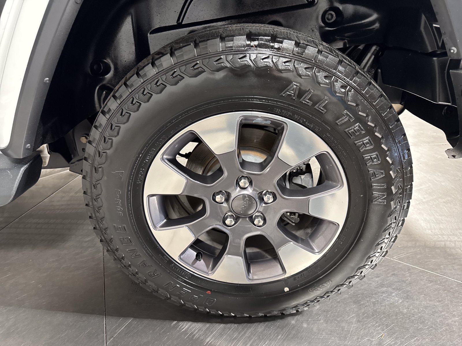 Used 2019 Jeep Wrangler Unlimited Sahara AWD/4WD image 16