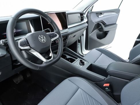 New 2026 Volkswagen Tiguan SE image 19