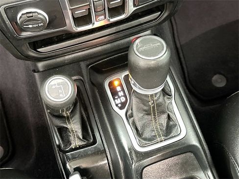 Used 2023 Jeep Gladiator Overland image 15