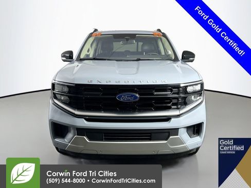 Certified 2025 Ford Expedition Max Platinum image 4