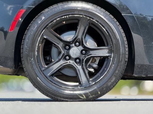 Used 2017 Chevrolet Camaro LT RWD image 18