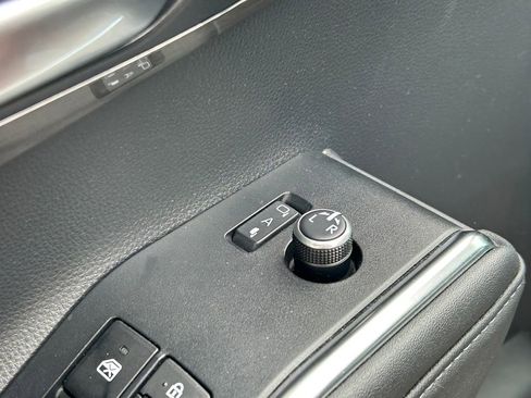 Used 2023 Toyota Highlander Platinum FWD image 27