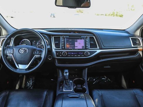 Used 2016 Toyota Highlander Limited image 12