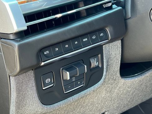 Used 2025 Cadillac Escalade ESV Sport Platinum w/ LPO, ONYX Package AWD/4WD image 41