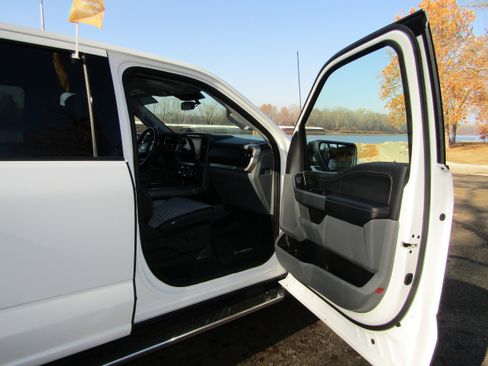 Certified 2022 Ford F150 XLT w/ Equipment Group 302A High image 16