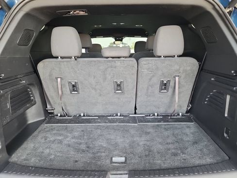 Used 2025 Chevrolet Traverse LT FWD image 39