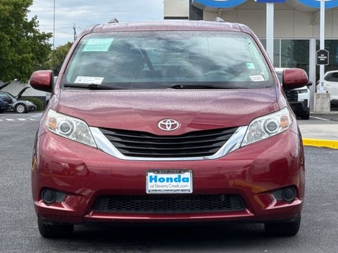 Used 2014 Toyota Sienna LE FWD image 5