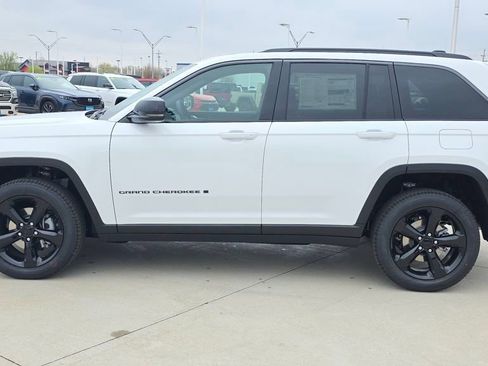 New 2026 Jeep Grand Cherokee Limited AWD/4WD image 2