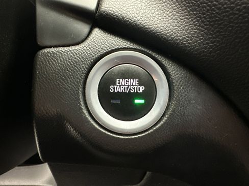 Certified 2018 Chevrolet Equinox LT image 24