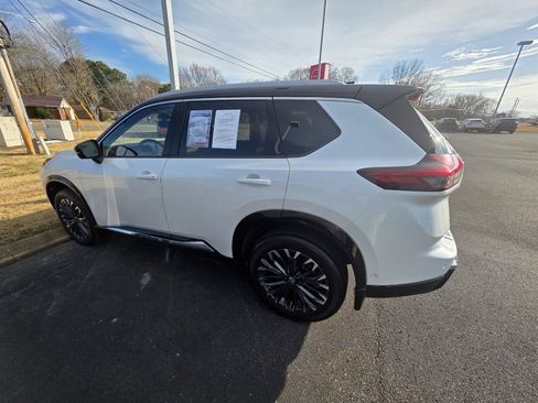 Used 2025 Nissan Rogue Platinum w/ Platinum Premium Package image 6