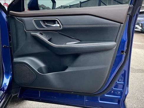 Certified 2022 Nissan Rogue Platinum w/ Head-Up Display Package image 22