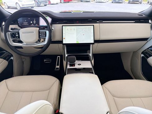 New 2026 Land Rover Range Rover Long Wheelbase SE image 17