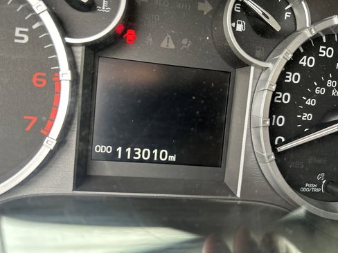 Used 2015 Toyota Tundra Limited w/ Limited Premium Package image 38