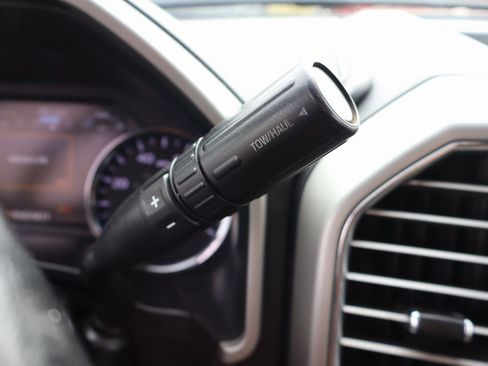 Used 2017 Ford F450 Lariat w/ Tow Technology Bundle image 9