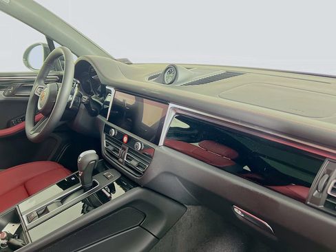 New 2026 Porsche Macan image 30