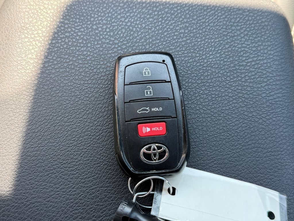 Used 2026 Toyota Camry SE FWD image 43