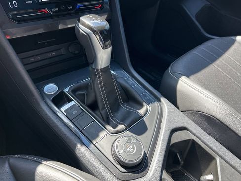 Certified 2024 Volkswagen Tiguan SE R-Line image 31