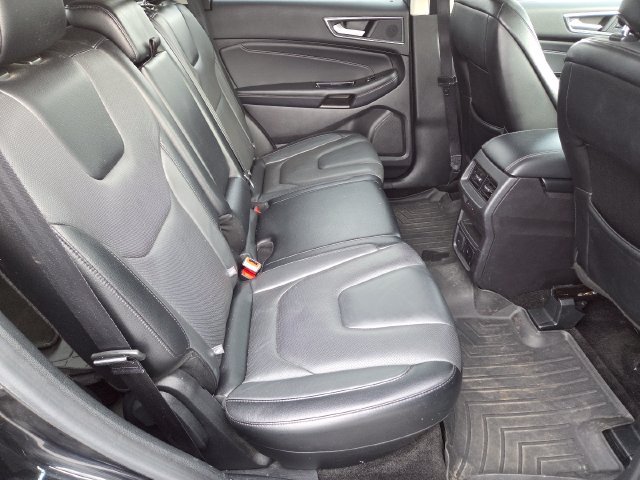 Used 2018 Ford Edge Titanium w/ Equipment Group 301A AWD/4WD image 18
