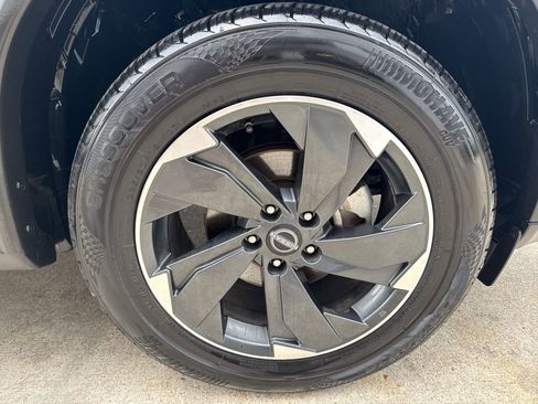 Used 2024 Nissan Rogue SV image 9