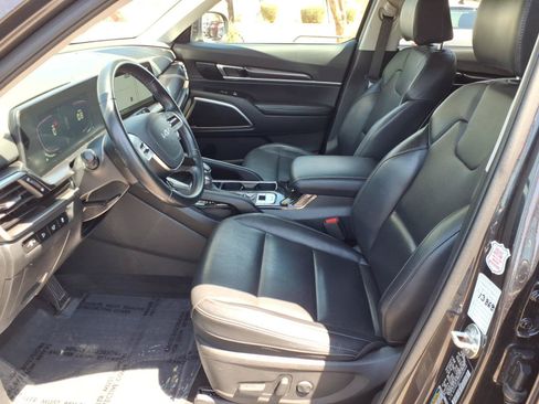 Used 2025 Kia Telluride S AWD/4WD image 13