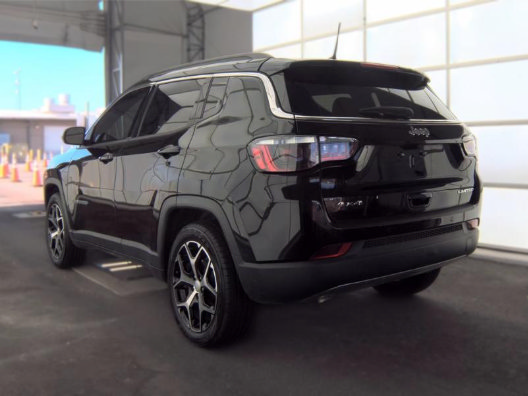Used 2024 Jeep Compass Limited AWD/4WD image 2