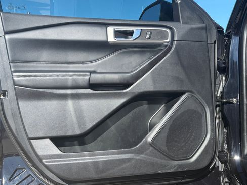 Used 2020 Ford Explorer XLT w/ Equipment Group 202A image 13