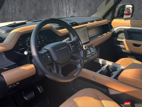 Used 2025 Land Rover Defender 110 V8 image 15