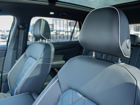 Used 2024 Volkswagen Atlas Cross Sport SEL Premium R-Line image 16