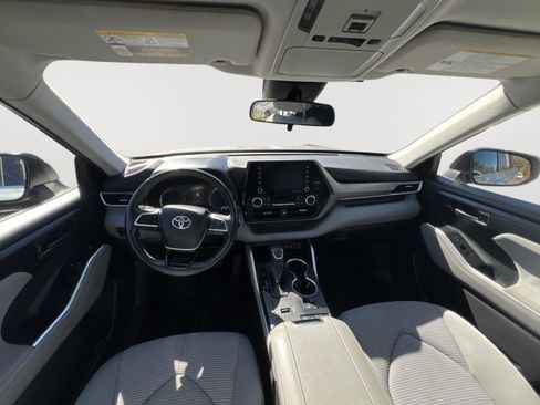 Used 2021 Toyota Highlander LE image 12